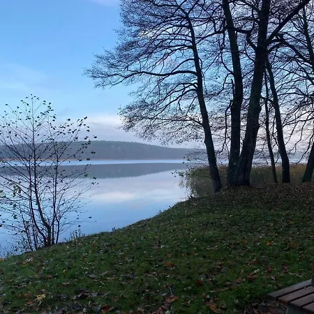 Przytulny Z Kominkiem Przy Jeziorze Apartment