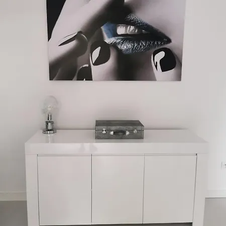 Przytulny Z Kominkiem Przy Jeziorze Apartment *