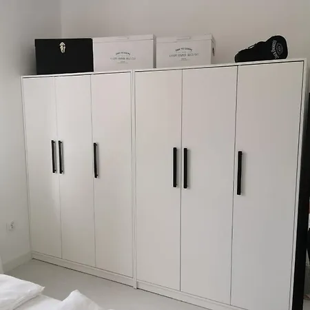 Przytulny Z Kominkiem Przy Jeziorze Apartment *