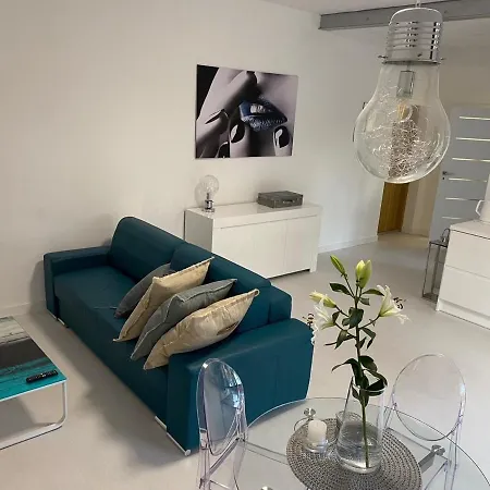 Przytulny Z Kominkiem Przy Jeziorze Apartment *