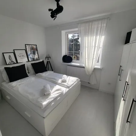 Przytulny Z Kominkiem Przy Jeziorze Apartment